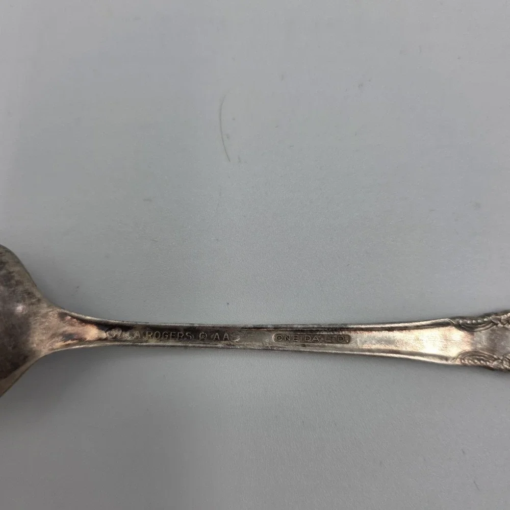 WM A Rogers Park Lane Chatelaine Oneida Silverplate Teaspoon 6 1/8
